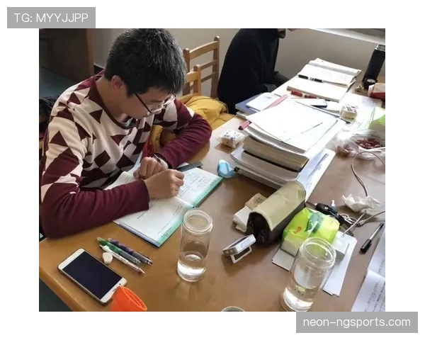 唐佳豪笑得亲切，账单却让人尴尬
