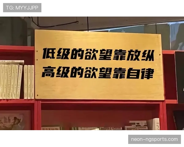 石智勇训练完直接啃鸡腿，这自律和放纵的切换也太真实了